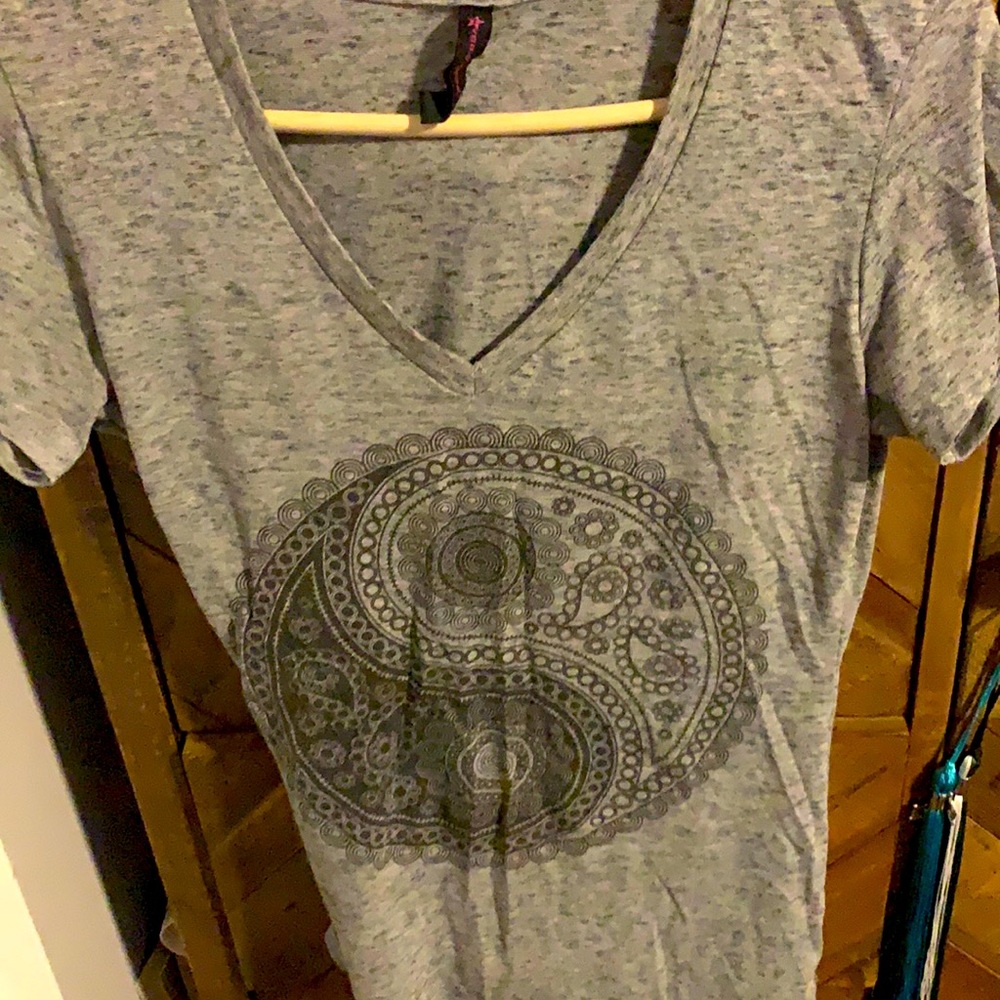 grey v-neck, Large, Hybrid Apperal